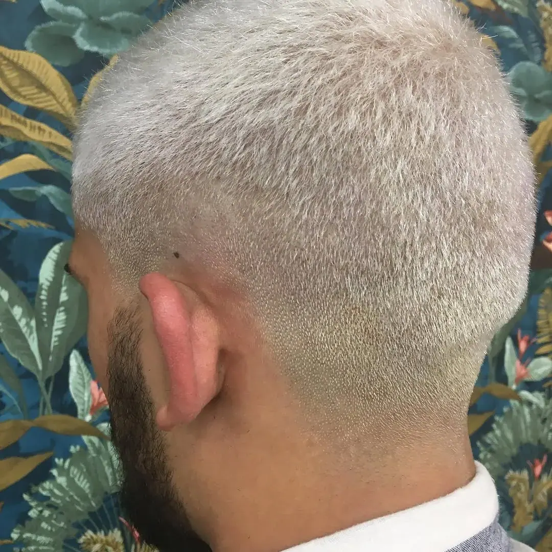 Coupe homme réalisée au salon
