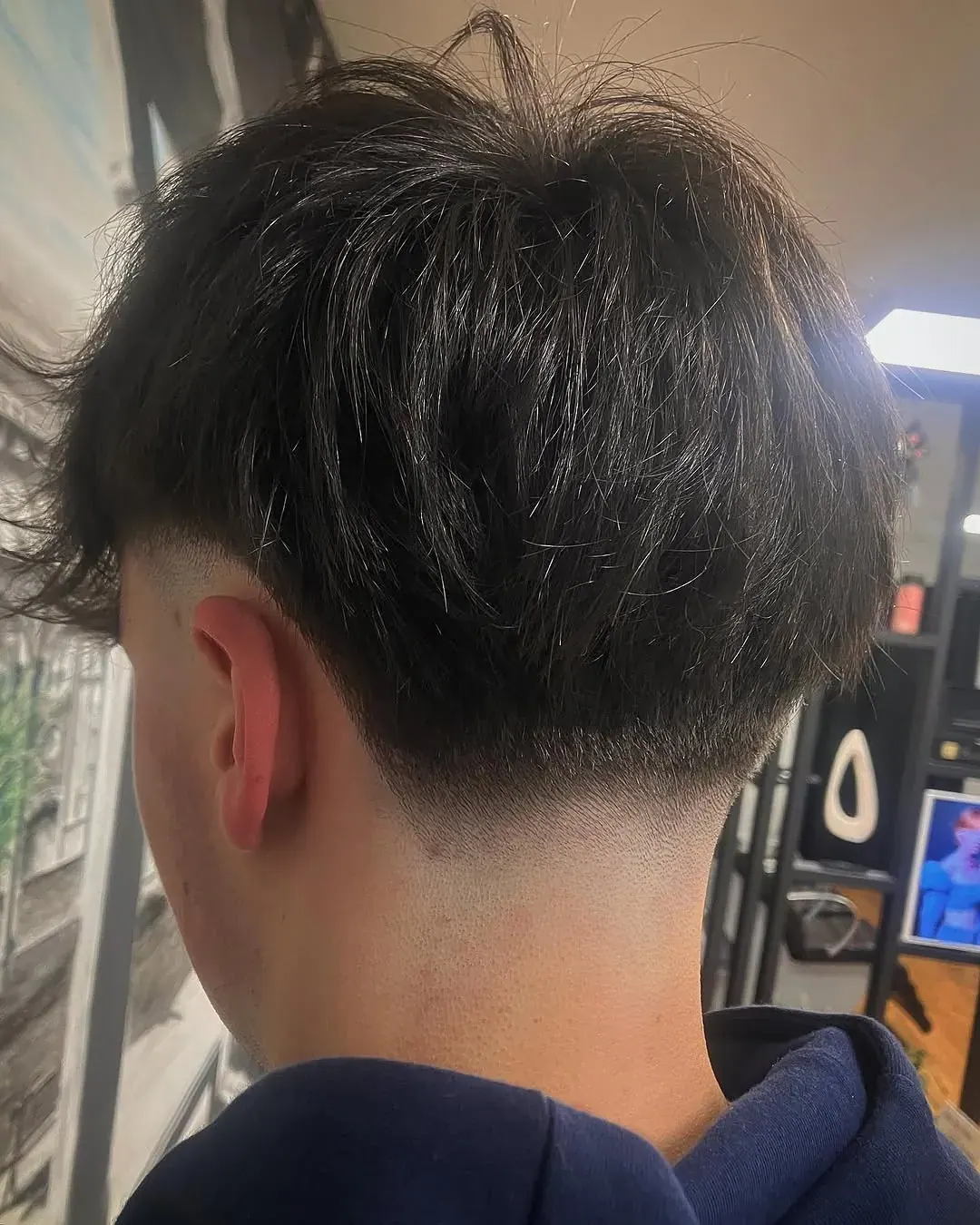 Coupe courte, dégradé bas