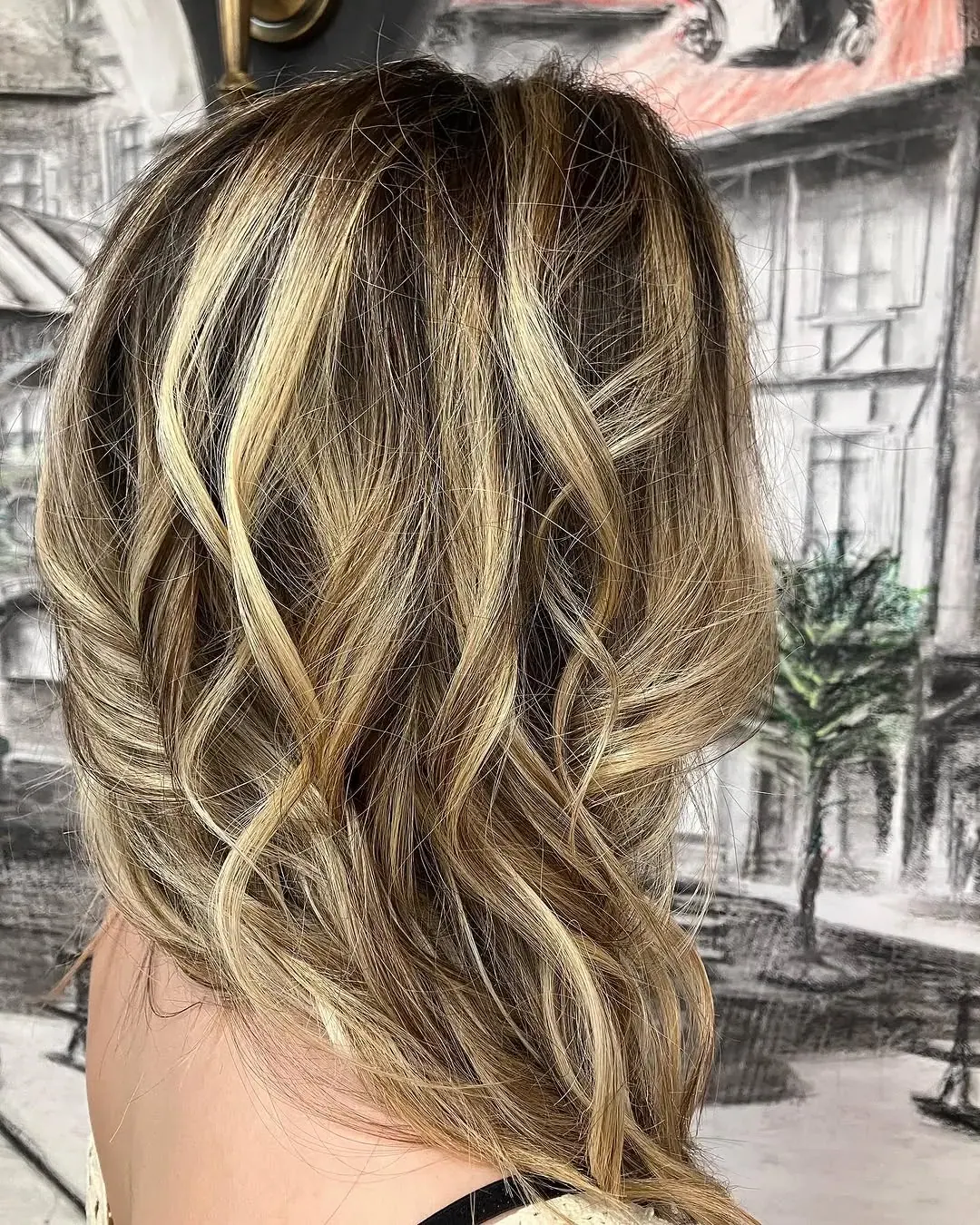 Blond très clair sur cheveux naturellement foncés