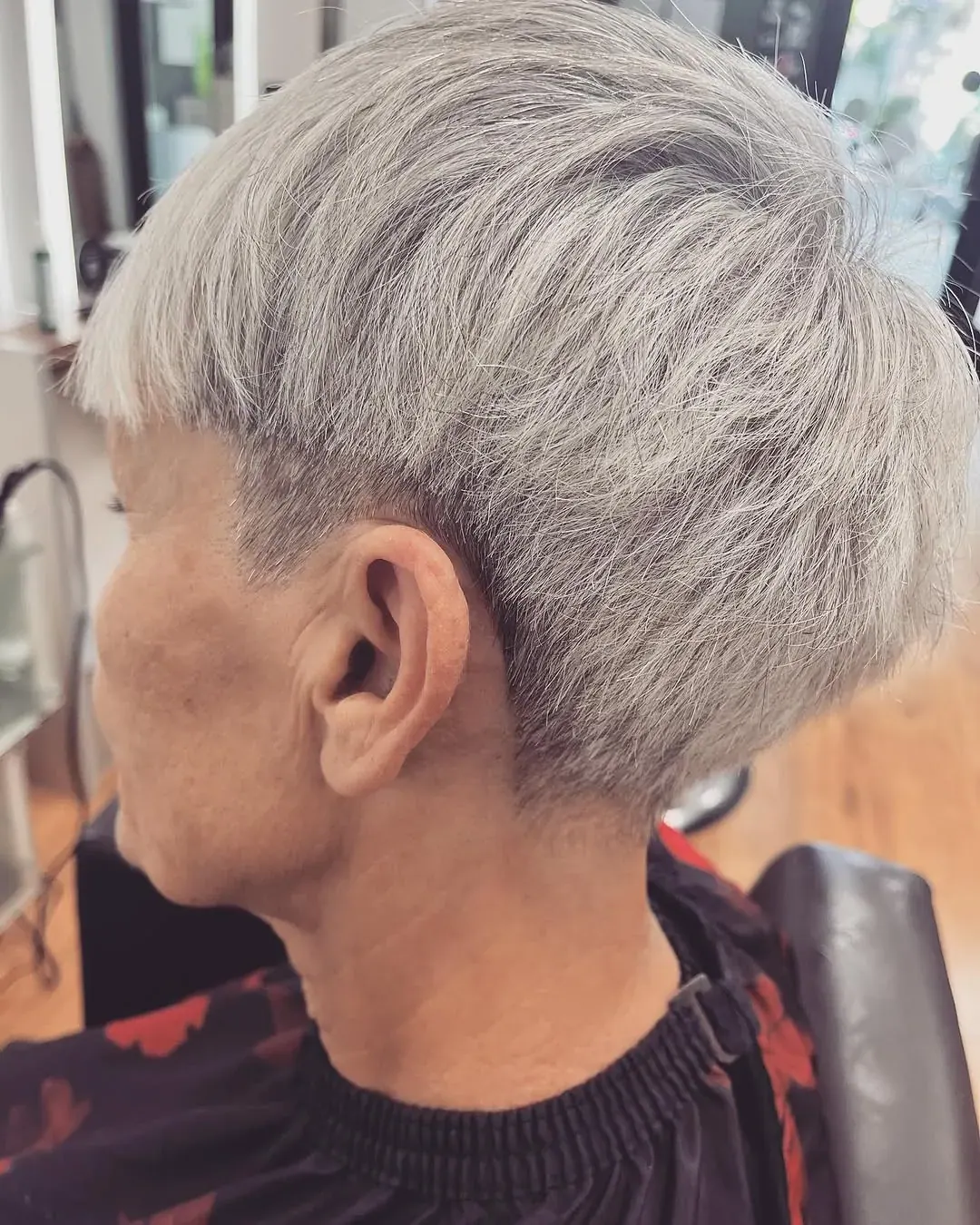 Coupe courte graphique, gris lumineux