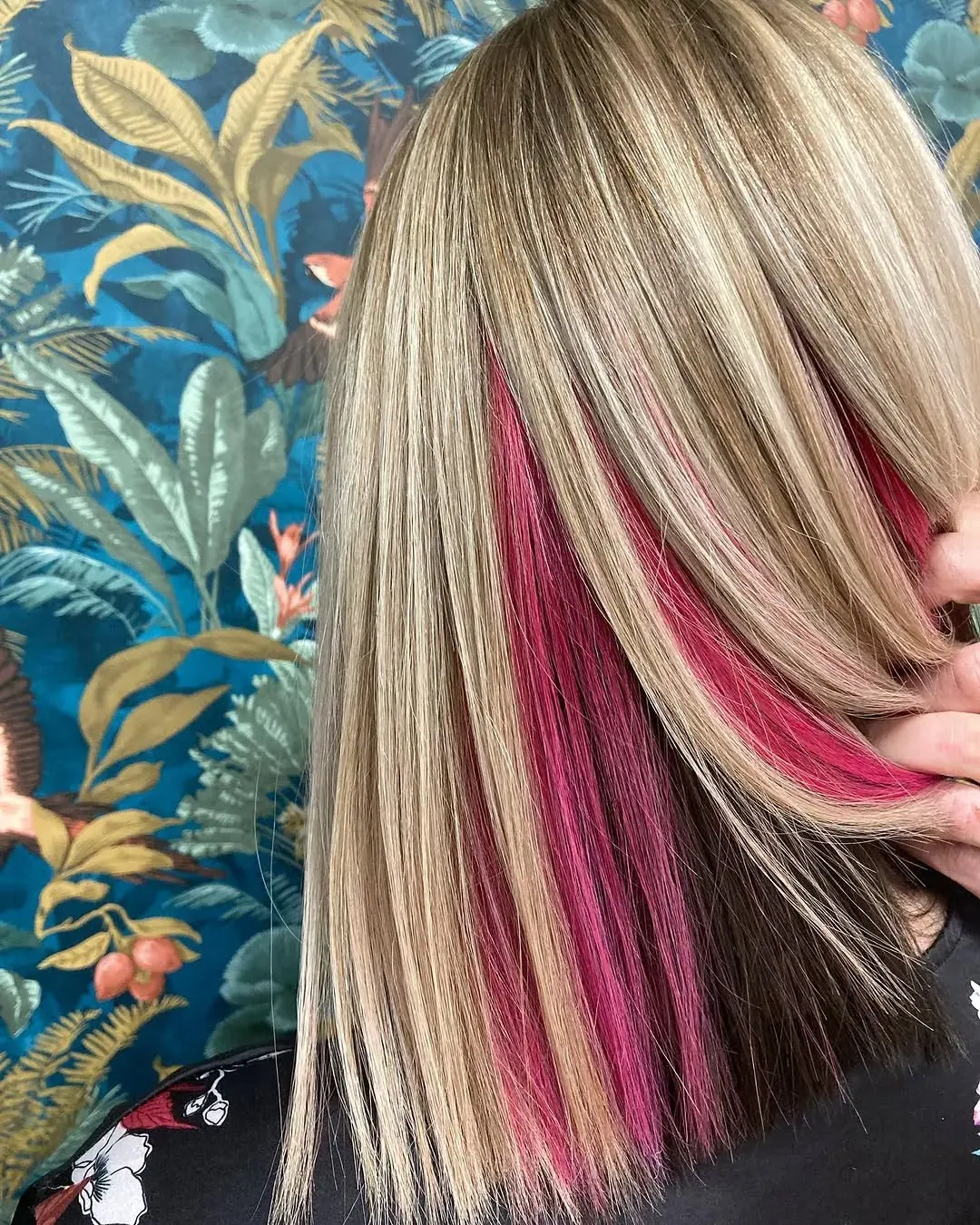 Mèches roses sur blond