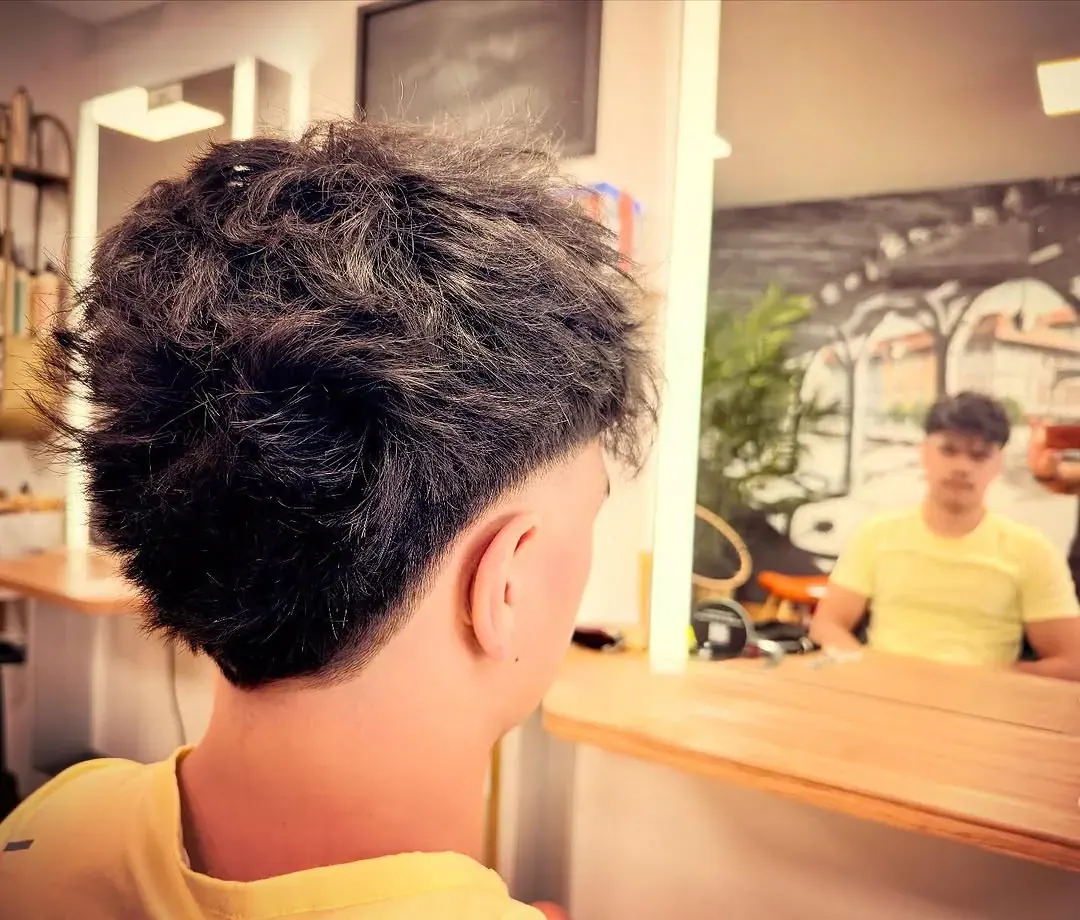 Coupe homme stylée et moderne