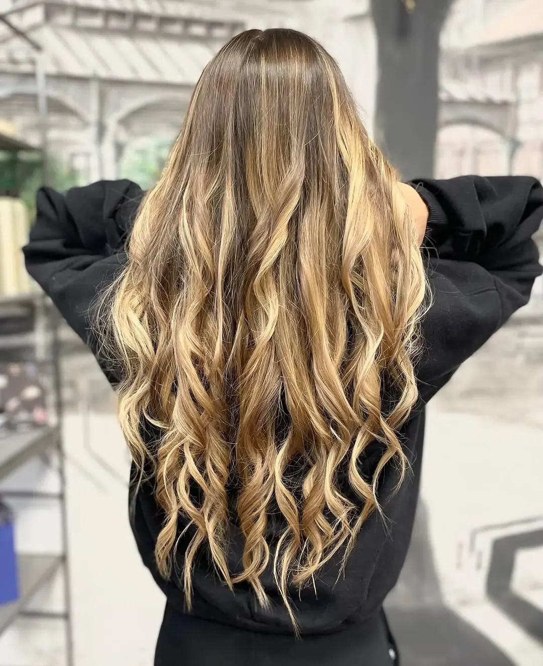 Balayage doré et ondulations