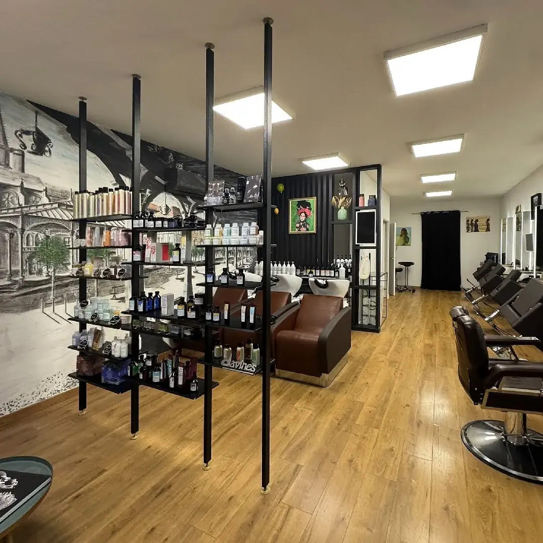 L’intérieur du salon rénové