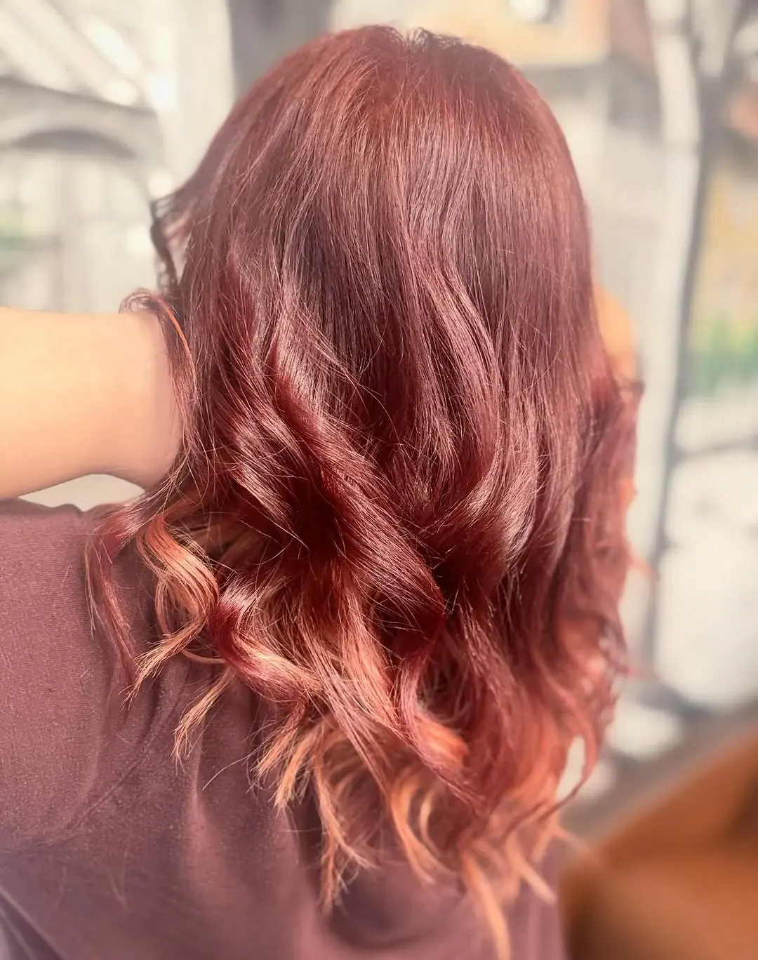 Rouge intense, pointes lumineuses